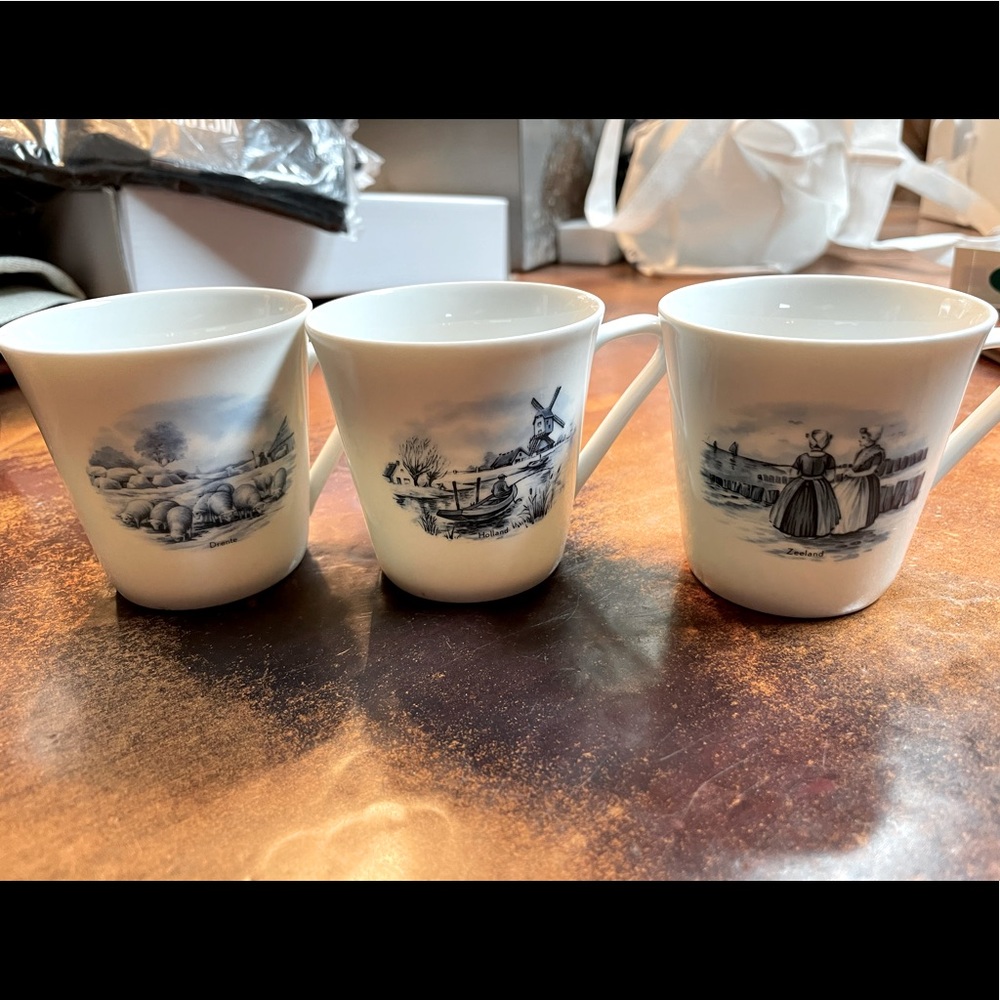 Beautiful trio of vintage Bavaria Porzellan small mugs - Holland Zeeland  Drente
